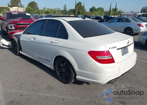 2012 Mercedes-Benz C 250 Luxury/Sport из США, поврежденный, VIN WDDGF4HB7CA721799